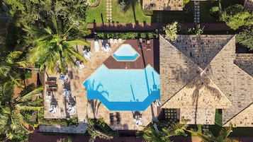 Outdoor pool, open 9:00 AM to 7:00 PM, sun loungers