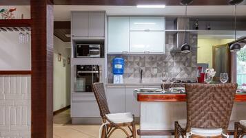 House, 3 Bedrooms, Air conditioning | Private kitchen | Fridge, microwave, blender, cookware/dishes/utensils