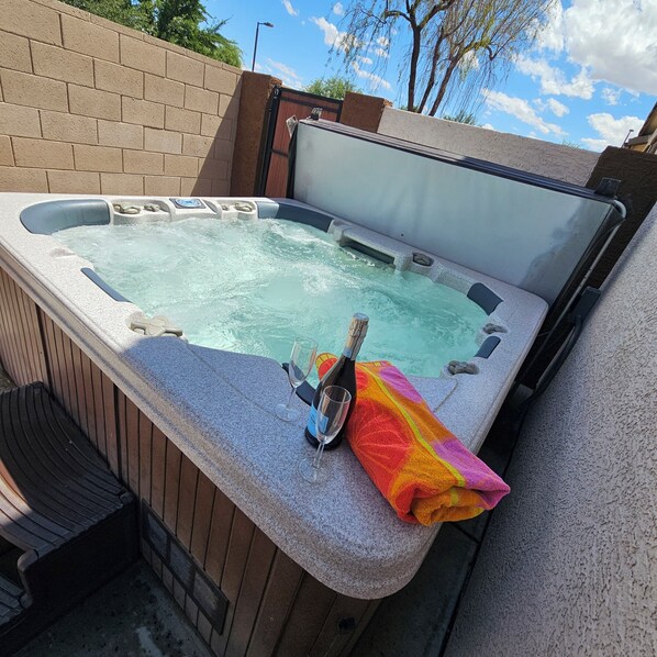 Outdoor spa tub