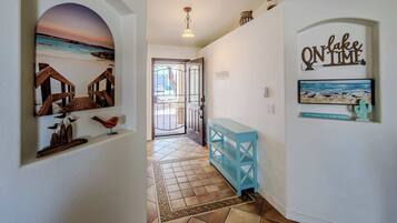 House, Multiple Beds, Pool Access, Pool View (Havasu Sunset Hideaway) | Interior