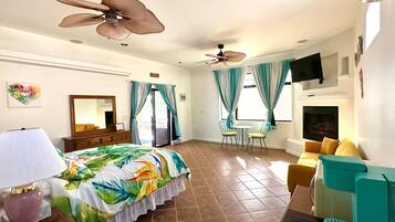 House, Multiple Beds, Pool Access, Pool View (Havasu Sunset Hideaway) | 4 bedrooms, free WiFi