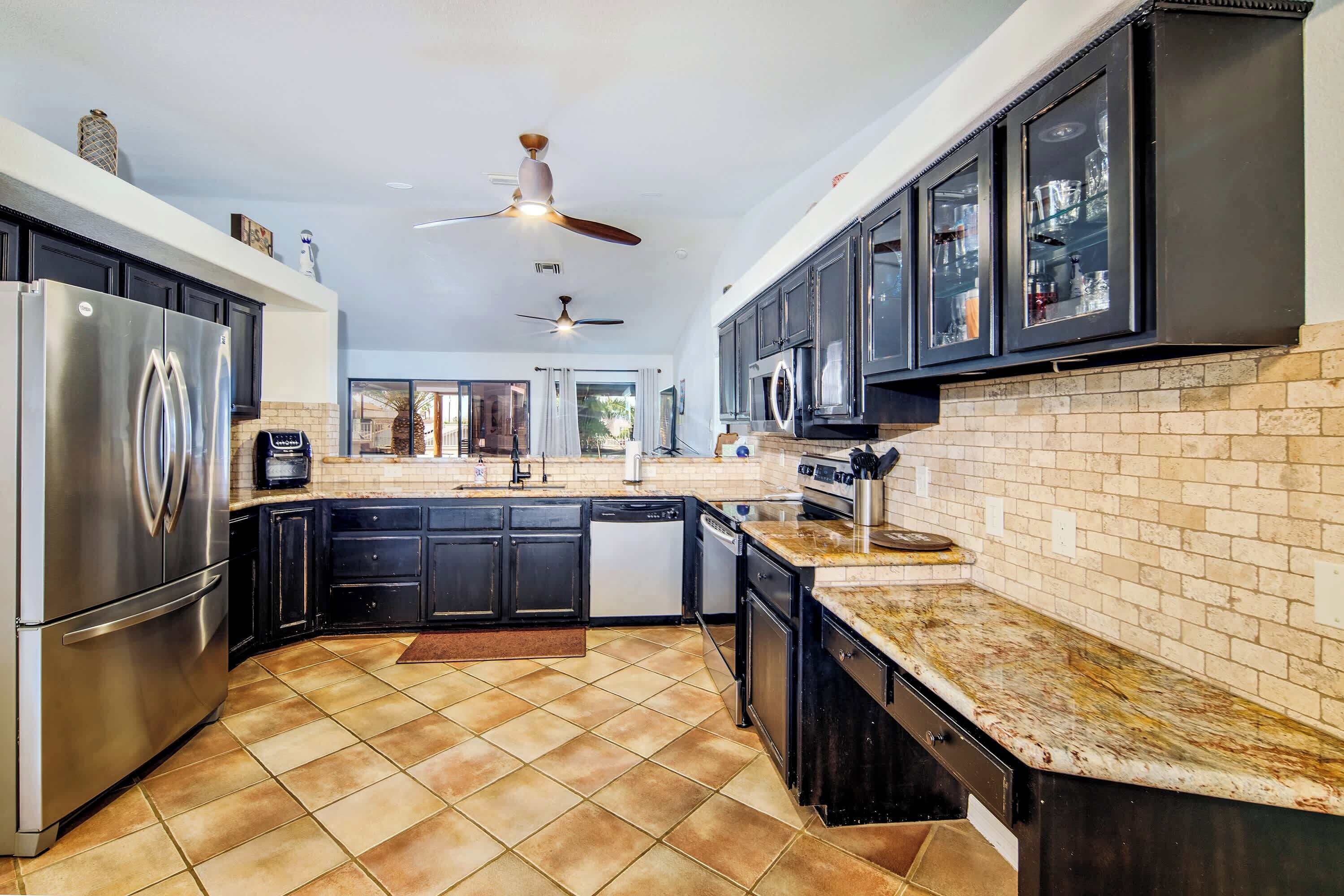 House, Multiple Beds, Pool Access, Pool View (Havasu Sunset Hideaway) | Private kitchen | Fridge, microwave, oven, stovetop