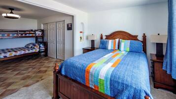 House, Multiple Beds, Pool Access, Pool View (Havasu Sunset Hideaway) | 4 bedrooms, free WiFi