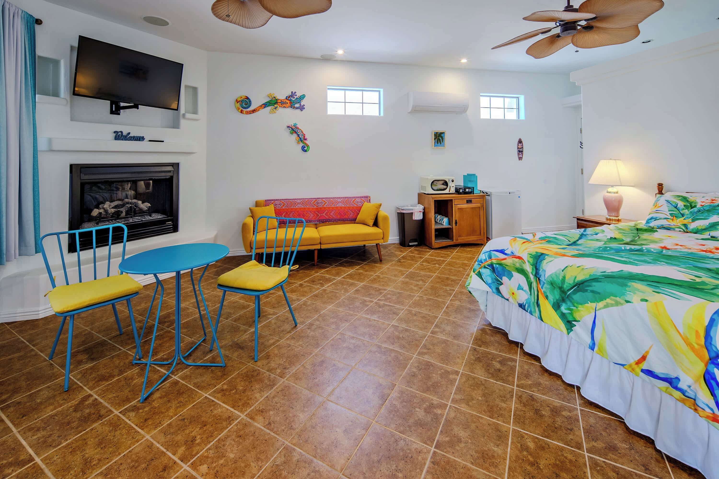 Nhà, nhiều giường, có thể sử dụng hồ bơi, quang cảnh hồ bơi (Havasu Sunset Hideaway) | 4 phòng ngủ, truy cập Internet không dây miễn phí 