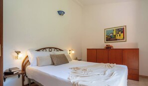 2 slaapkamers, een strijkplank/strijkijzer, gratis wifi, beddengoed