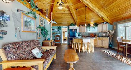 Unique Waterfront Oasis on Twin Lakes, w/ large yard, fire pit, gas grill & dock