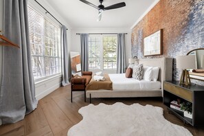 7 bedrooms, desk, iron/ironing board, travel cot