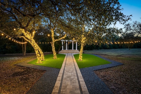 施設の敷地. Hill Country Estate ~10 Acre Retreat~ Pool+Jacuzzi