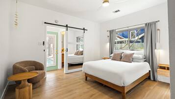 4 bedrooms, desk, iron/ironing board, travel crib