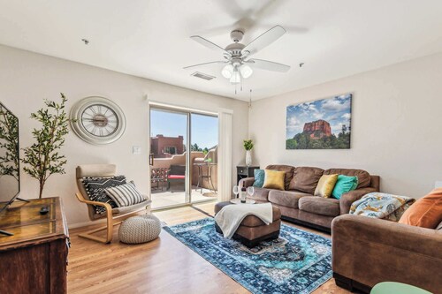 Teal Terrace Retreat For 4!