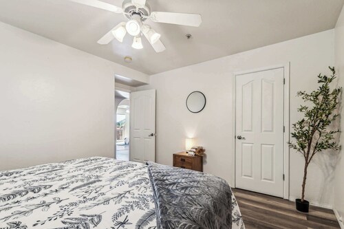 Teal Terrace Retreat For 4!