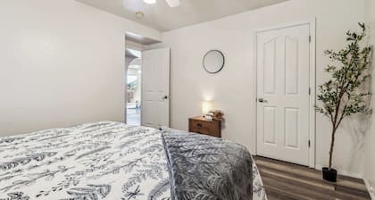 Teal Terrace Retreat For 4!