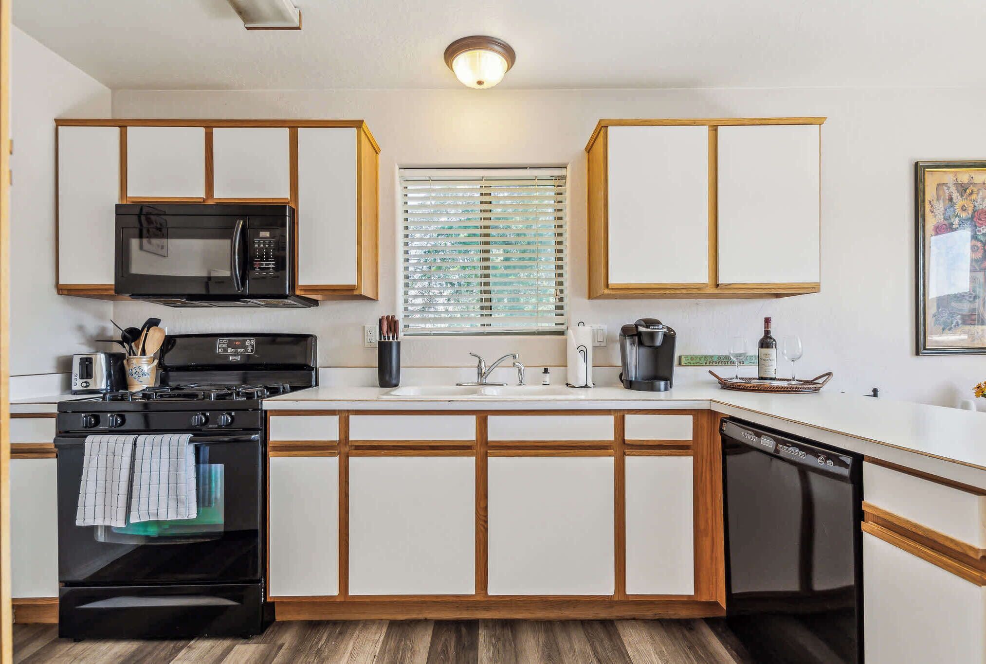 Kondominium, Beberapa Tempat Tidur, balkon, pemandangan gunung (Teal Terrace Retreat) | Dapur pribadi | Lemari es, microwave, oven, dan kompor