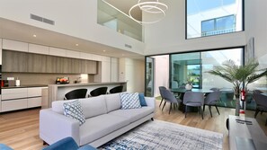 Living area - Villa Essence by Clever Details, private pool, walk distance to the marina (Quarteira)