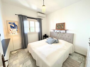 3 bedrooms, iron/ironing board, free WiFi, bed sheets