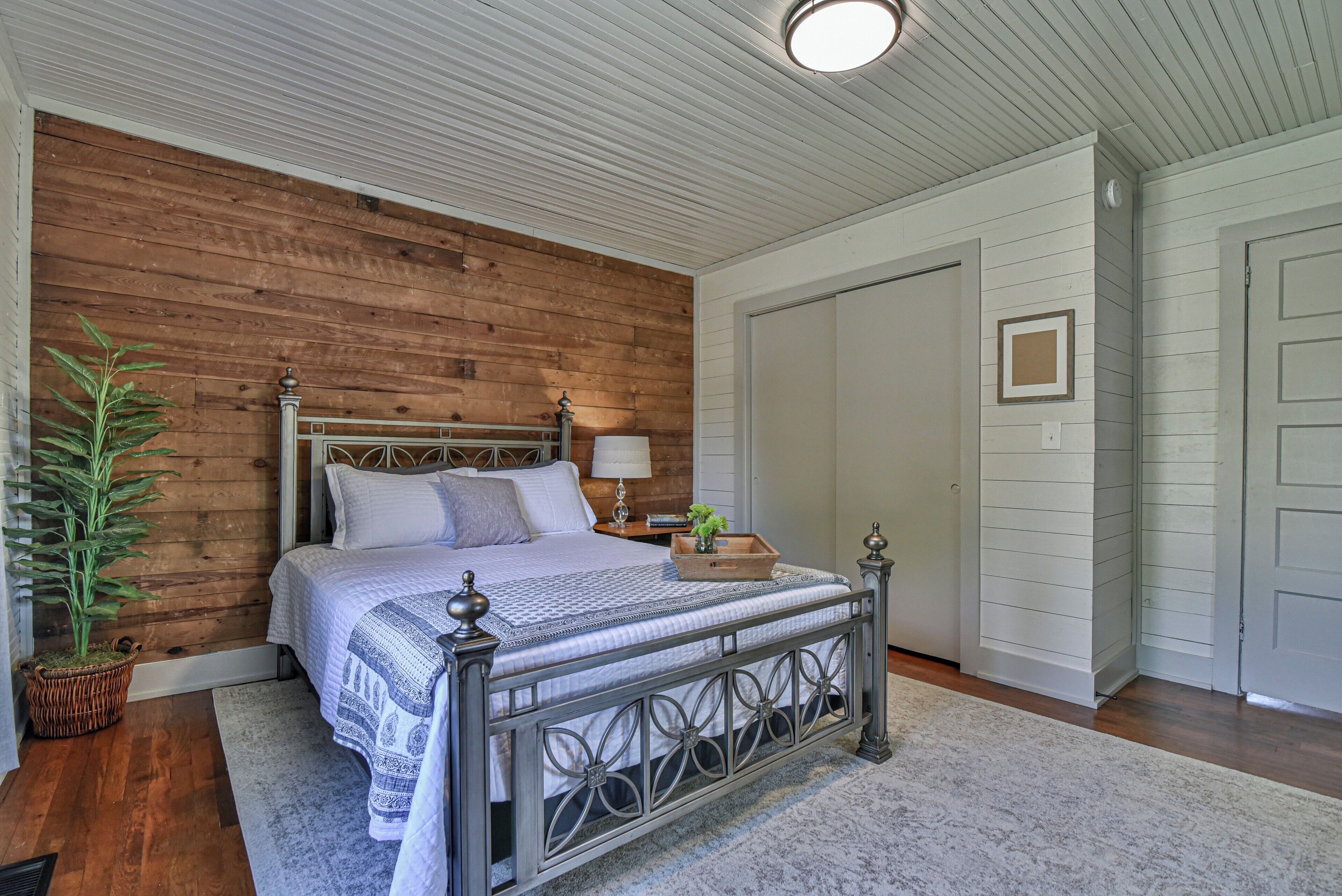 Signature House, 2 Bedrooms, Non Smoking, Kitchen | 2 bedrooms, individually decorated, individually furnished