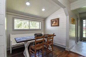 Signature House, 2 Bedrooms, Non Smoking, Kitchen | In-room dining - The Spruce House Cozy Home in Swannanoa (Swannanoa)