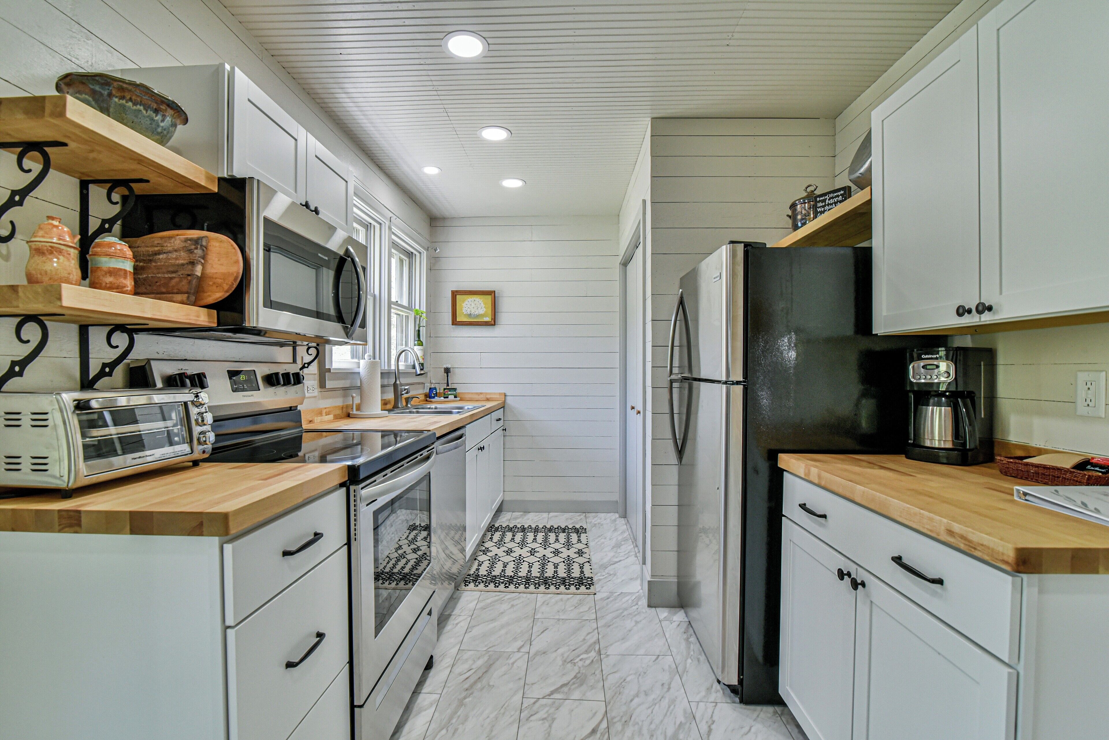 Signature House, 2 Bedrooms, Non Smoking, Kitchen | Private kitchen | Fridge, microwave, oven, stovetop