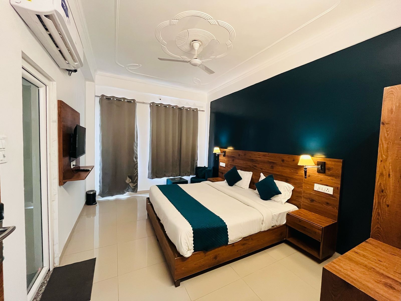 Deluxe Double Room With Balcony | Premium bedding, down duvets, Select Comfort beds