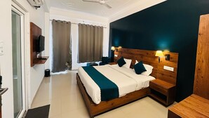 Deluxe Double Room With Balcony | Premium bedding, down comforters, Select Comfort beds, laptop workspace - Vedartha trails (Rishikesh)