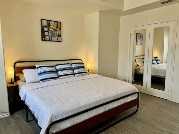 2 habitaciones, tabla de planchar con plancha, wifi y ropa de cama 
