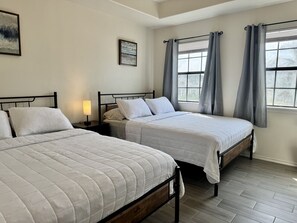 2 chambres, fer et planche à repasser, Wi-Fi, draps fournis