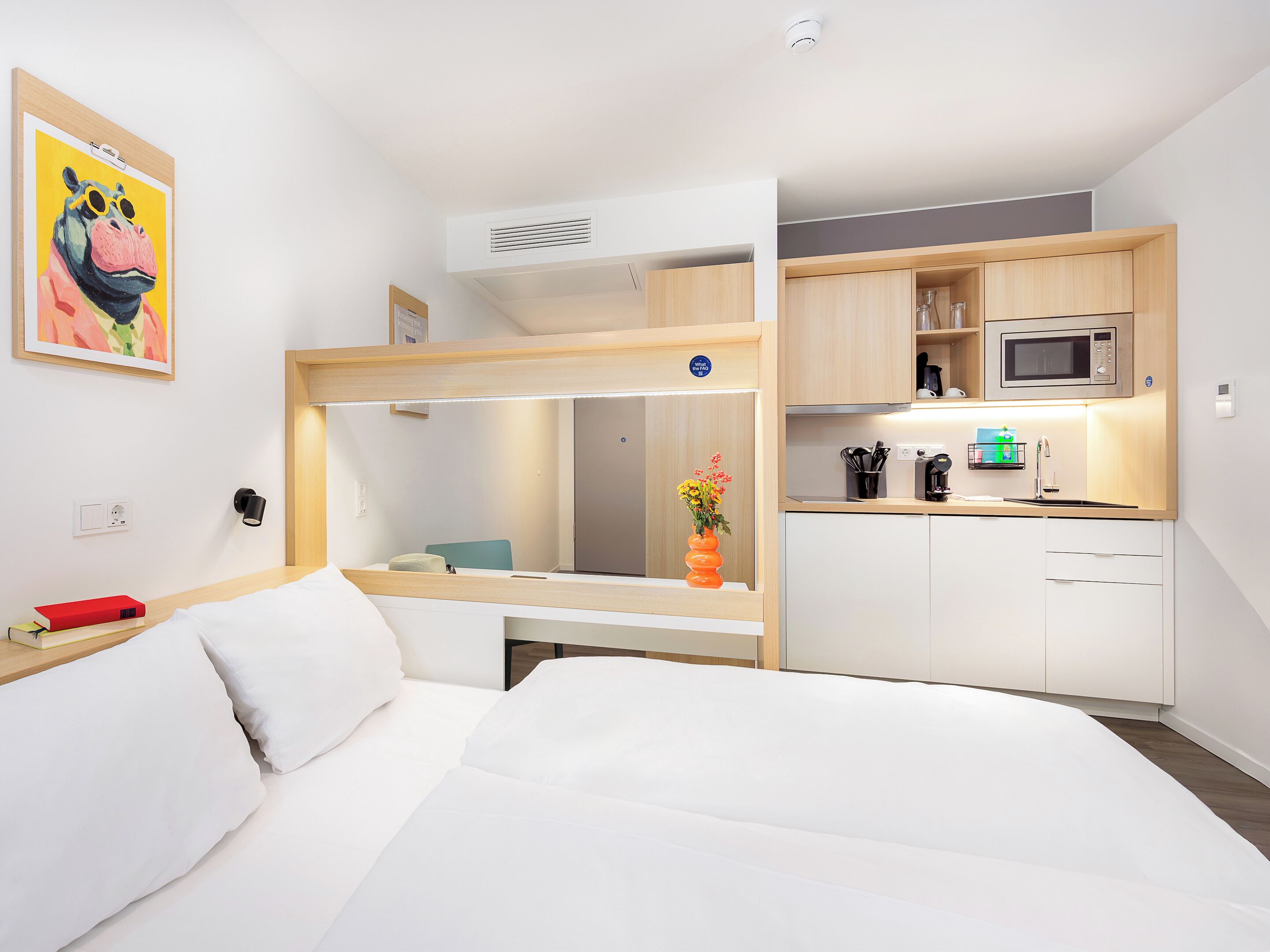 Estudio | Escritorio, wifi gratis y ropa de cama 