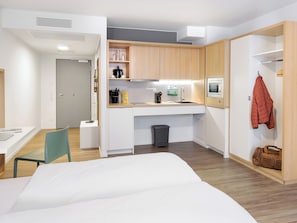 Desk, free WiFi, bed sheets - smartments Hamburg Hamm (Hamburg)