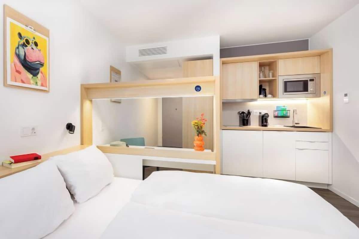 Desk, free WiFi, bed sheets