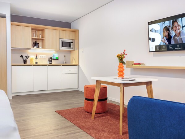 Studio XL | Television - smartments Hamburg Hamm (Hamburg)