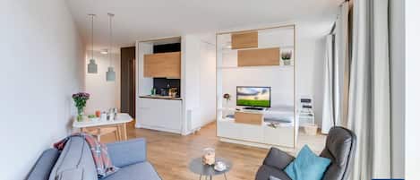 Studio XL | Khu phòng khách | Smart TV 40-inch có truyền hình cáp