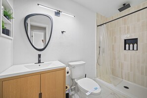 Unclassified image, 4 of 21, button - Cozy Modern Organic Townhome (The Colony)