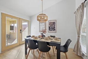 Unclassified image, 2 of 21, button - Cozy Modern Organic Townhome (The Colony)