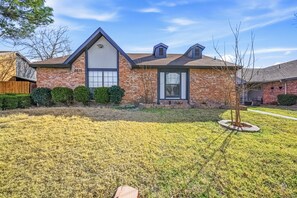 Unclassified image, 3 of 21, button - Cozy Modern Organic Townhome (The Colony)