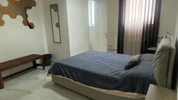 2 bedrooms, iron/ironing board, free WiFi, bed sheets