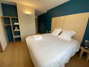 Double Room | Free WiFi - CHEZ MAMITA (Landivisiau)