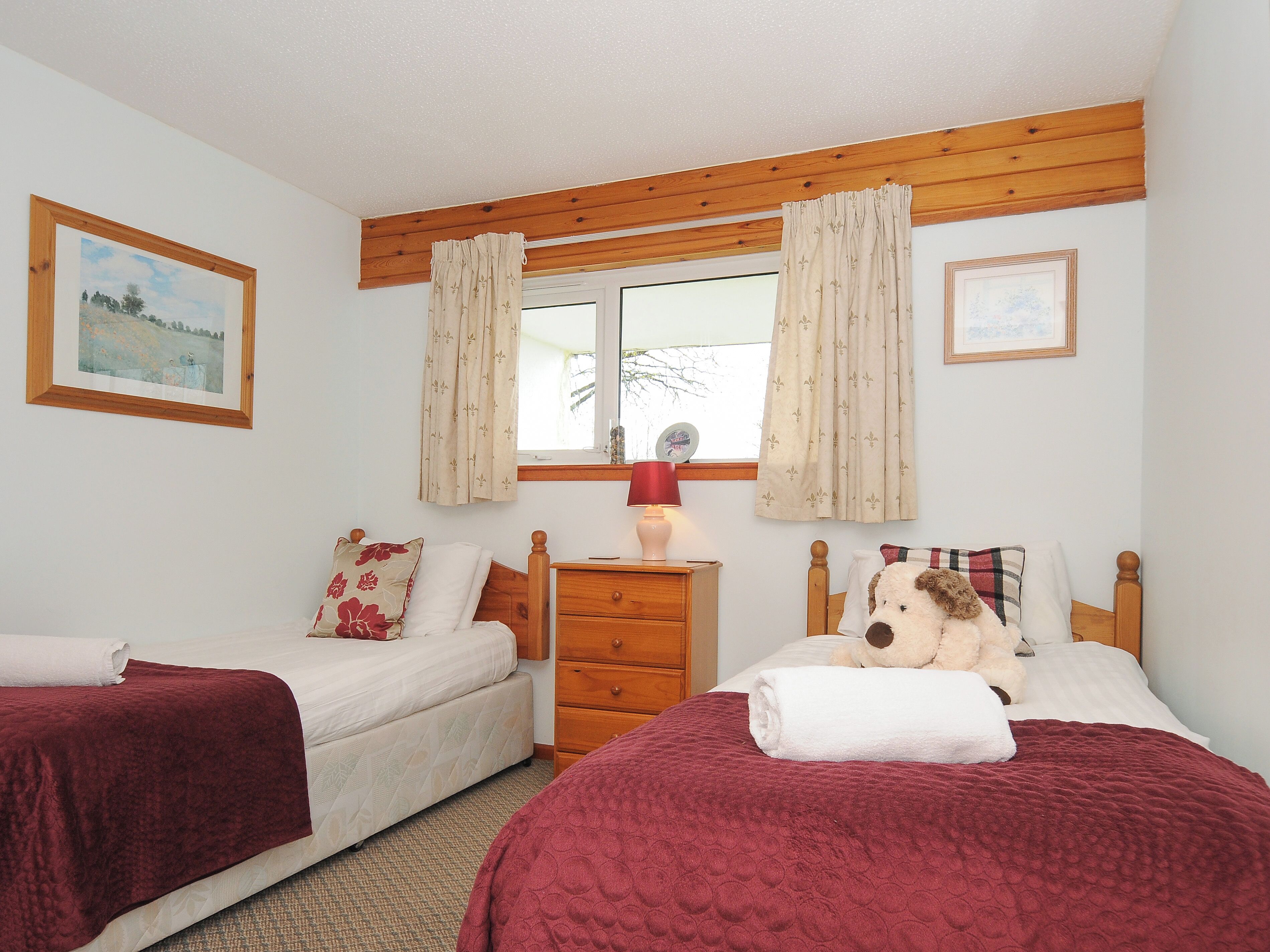 2 bedrooms, individually decorated, individually furnished