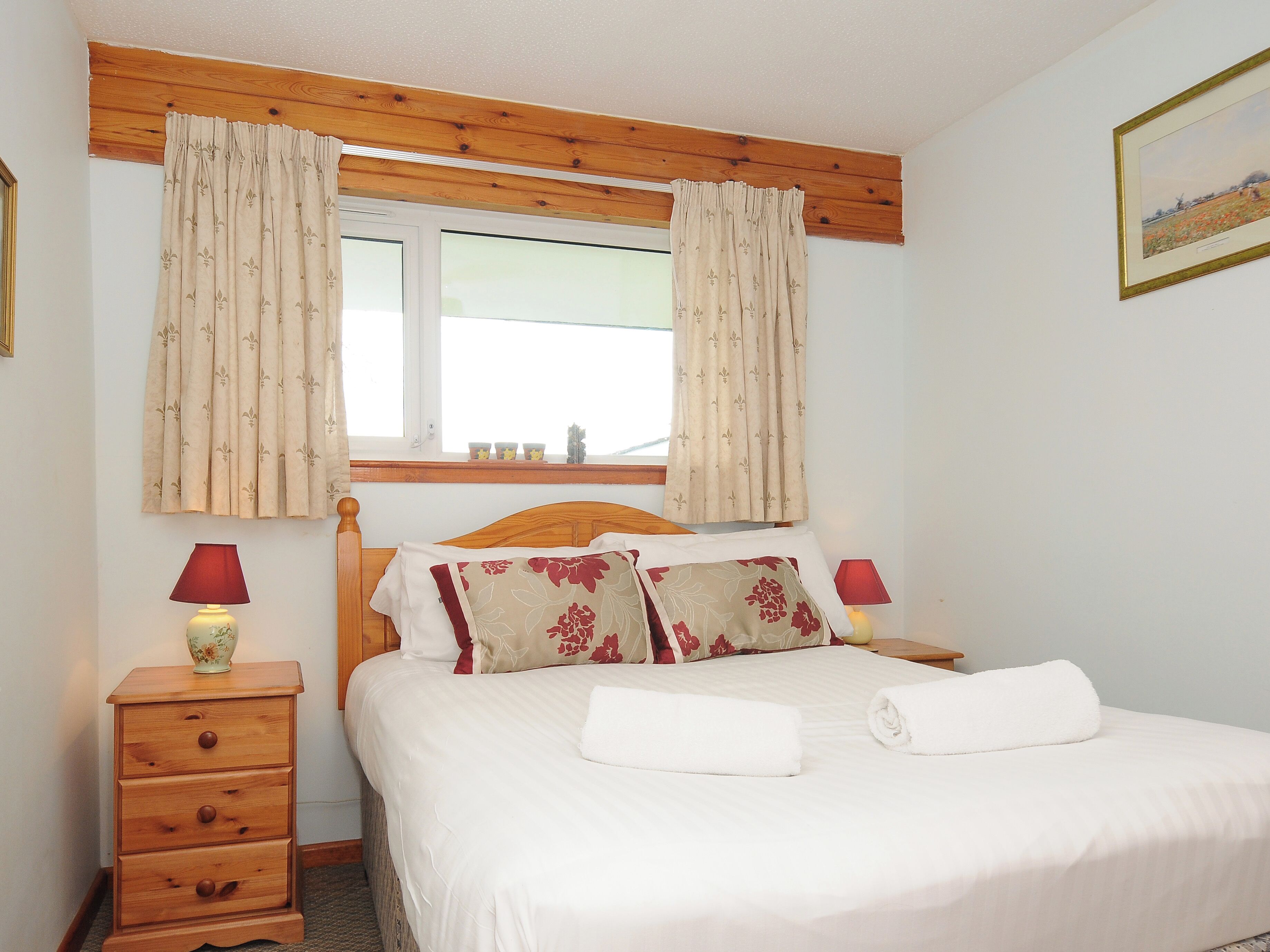 2 bedrooms, individually decorated, individually furnished