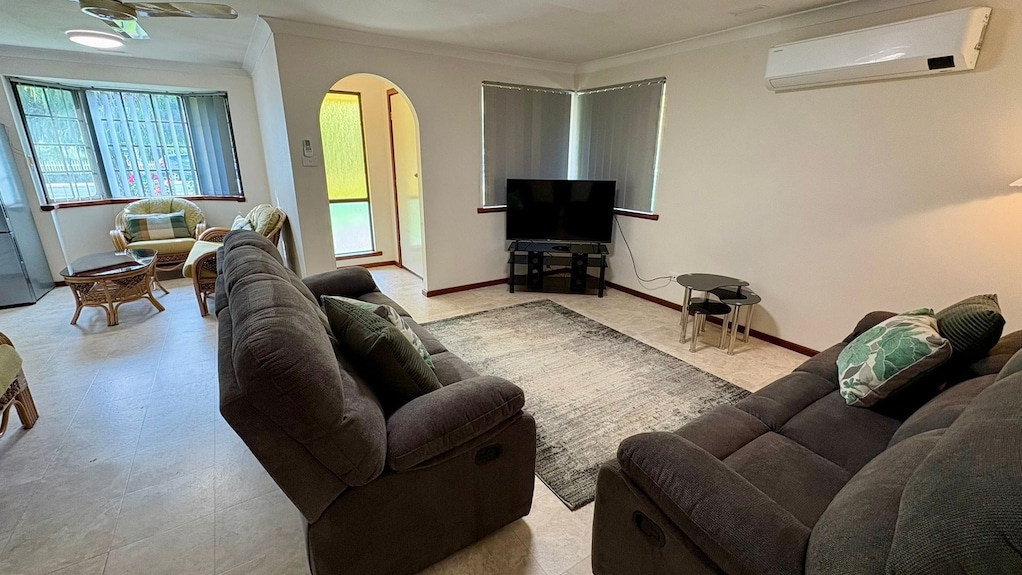Peel Terrace Escape Spacious Coastal Retreat In Busselton - Busselton