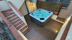 Outdoor spa tub - Charming flat  1.4 km from one of Sardinia's most beautiful beaches (Villasimius)