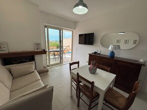 Smart TV, fireplace, books - Charming flat  1.4 km from one of Sardinia's most beautiful beaches (Villasimius)