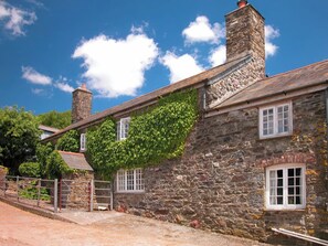 Exterior - The Farmhouse (Tavistock)