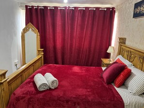 Maison | 4 chambres, fer et planche à repasser, accès au Wi-Fi (inclus)