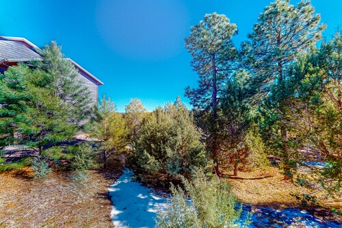 Scenic mountain condo with balcony, gas grill, smart TVS, central air, & W/D