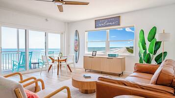 Smart TV, libros y biblioteca musical