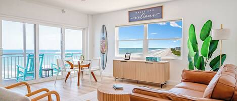 TV connectée, livres, médiathèque