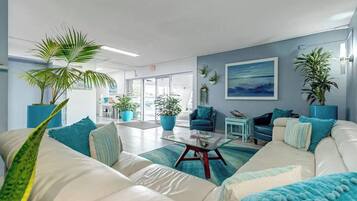 Smart TV, libros y biblioteca musical