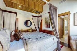 2 bedrooms, internet, bed sheets - Modern condo with shared hot tub, fireplace, and walk to lifts - golf nearby (Truckee)