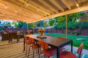 Outdoor dining - BRAND NEW CO Classic-Fire Pit/2 Kings/Pet Friendly (Arvada)
