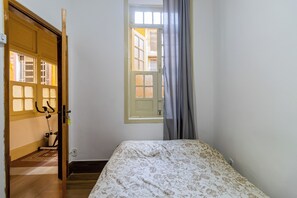 基础双人房 | 免费 WiFi、床单